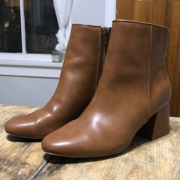 Brown ankle height chunky heel boots - Picture 3 of 5